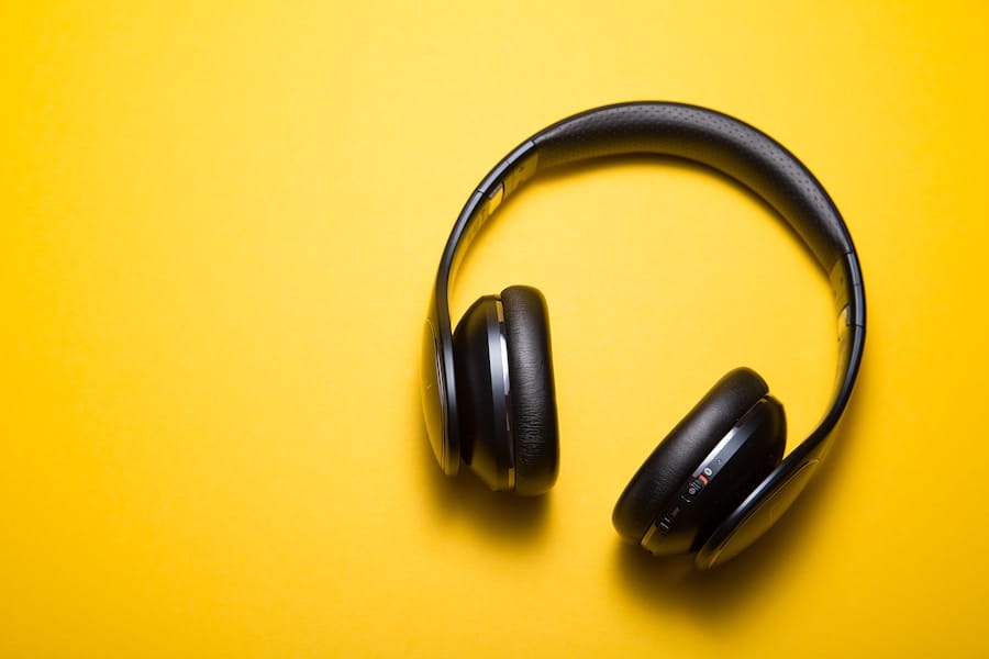 HousePlus 3C Electronic Supplier — Over-Ear Headphone with Microphone (HP-HE01)